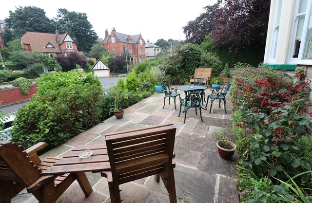 Raincliffe Hotel