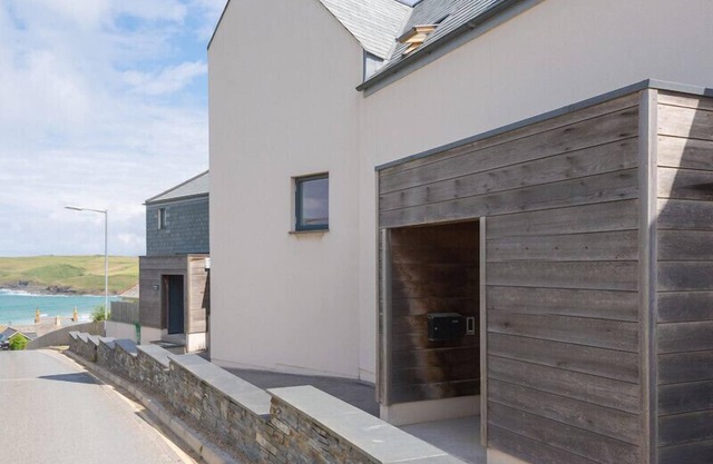 RAINER ROCKS, pet friendly, with a garden in Polzeath