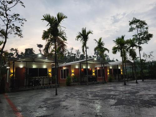 Rainy Cloud Homestay Private Cottages - 1KM Falls, Estate, Home Food