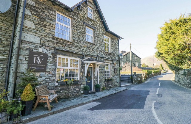 RAISE VIEW HOUSE, pet friendly, character holiday cottage in Grasmere