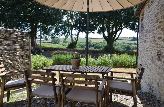 Raleigh Barn - Détaché Grade II Inscrit dans un cadre rural, deux chambres avec salle de bains