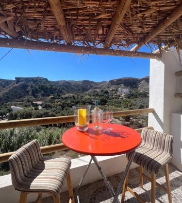 Rambla Retreats Apartment Naranja in a beautiful location with pool & hot tub
