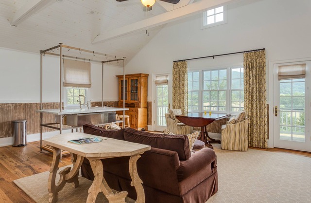 Ramsay Estate | Carriage House w/ Mountain Views
