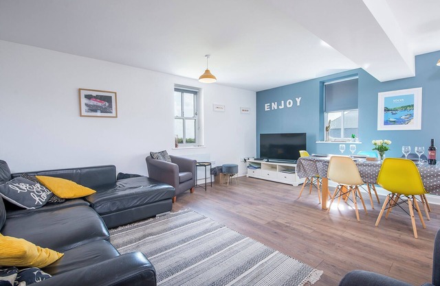 Ramsey View, Holiday property Llanunwas, Solva, Sleeps 6, 3 bedrooms, bathrooms