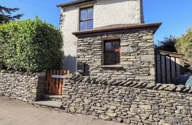 RAMSHEAD COTTAGE, pet friendly, character holiday cottage in Tebay