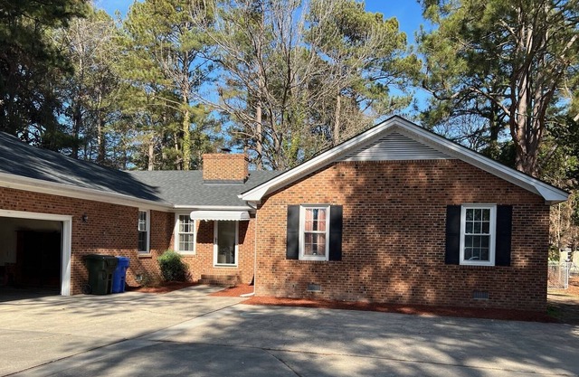 Ranch Beauty w/In-ground Pool Close to I-95!