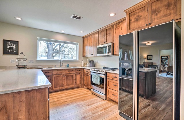 Ranch House w/Large Backyard - Near Fishing