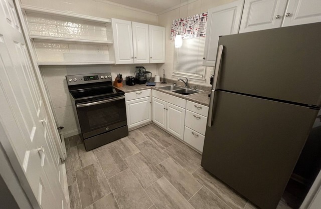 Ranch style home within 30 minutes of most of Louisville! Close to the Parklands