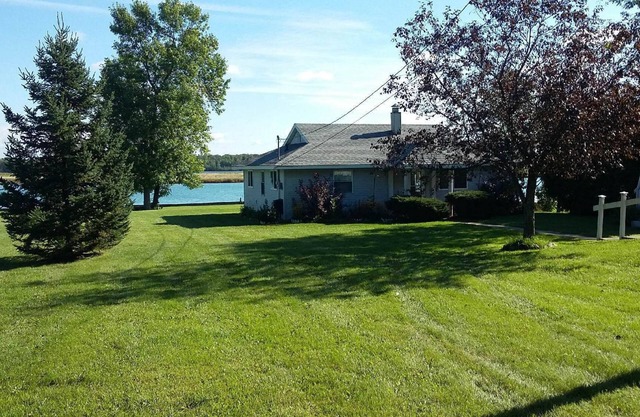 Style ranch, propriété riveraine! Idéal pour les observateurs de bateaux. Fréquenteurs à gogo!