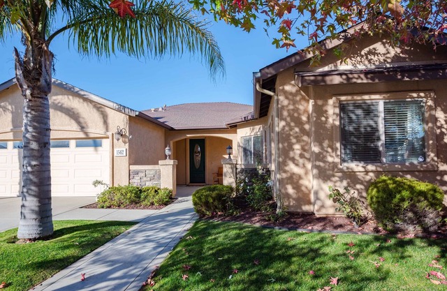 Ranch with Hot tub, Fire Pit, Game Room and Close to the Beach in 5 Cities!