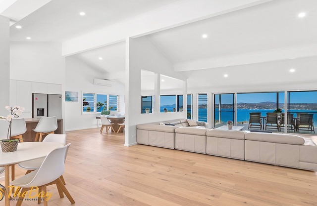 Randall Drive No 64 - Magnificent Views - Pool - Air con - WiFi - The list goes on!