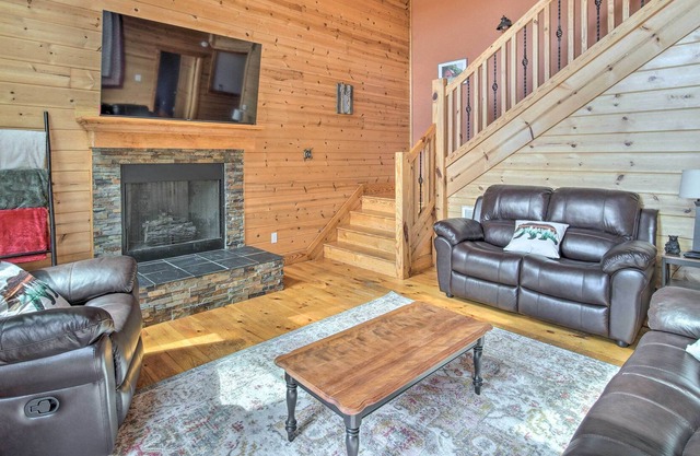 Ranger Cabin w/ Deck + Resort Amenity Access!
