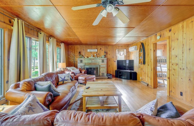 Rapid City Cottage w/ Patio Near Beach Access!