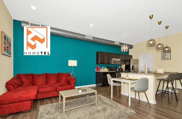 Rare 2 bdrm 2.5 bath Dtown Apt Free Garage Gym