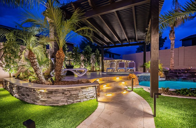WOW FACTOR 8BR 5BATH HOME AVEC PISCINE CHAUFFÉE, HOT TUB, BILLARD, PING PONG, etc.