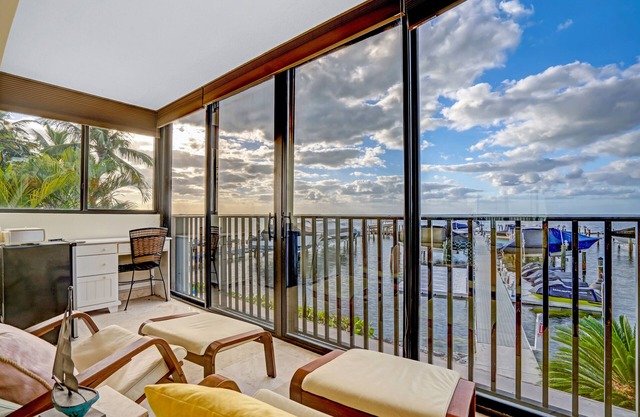 Bahia Vista- Rare Bayfront townhouse at Moon Bay in Key Largo