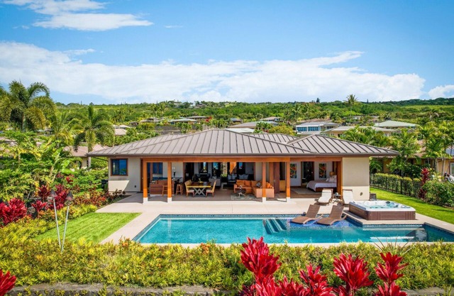 Rare Find....Luxury & Entertainment Residence Villa - 4 Bedroom/4 Bath