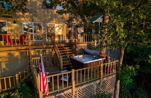 Rare Find! Relaxing Lake house, everything you need!!!