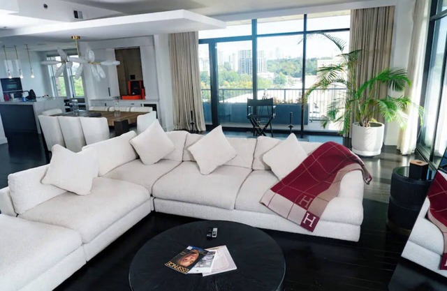 Rare! XL Luxury Penthouse Buckhead / Midtown 2 Bed 2.5 Bath