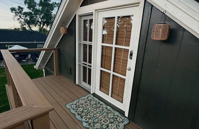 Rascal Ranch: Cozy 2-bedroom attic apartment close to Olde Town Arvada w/hot tub