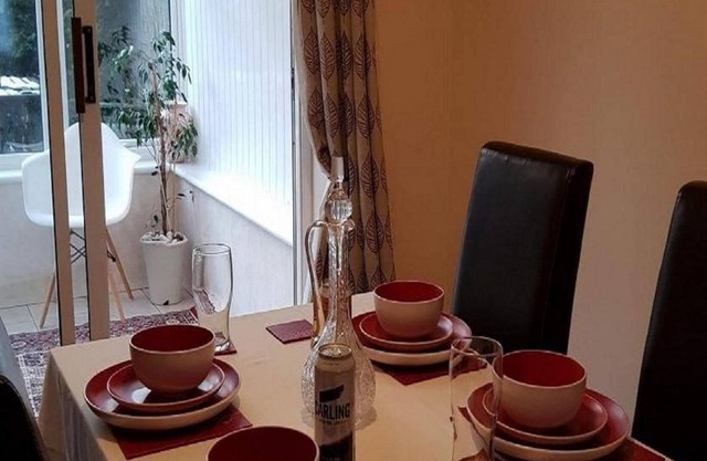 Ravenhill House - Huku Kwetu (Luton)