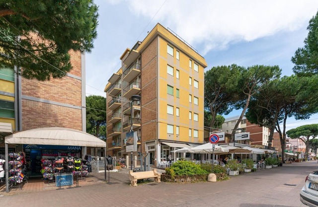 RAVENNA APARTMENT IN THE PEDESTRIAN CENTER 100 MT FROM THE BEACH