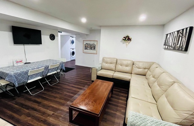 Ravine Lot Spacious 2 Bedrooms + Den Legal Basement Apartment