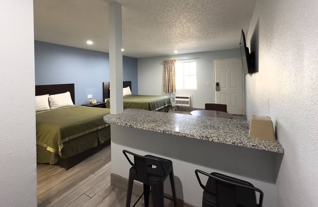 Razorback Inn