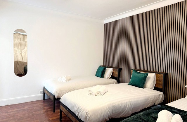 RE-1st Floor Quad Room in Wembley!