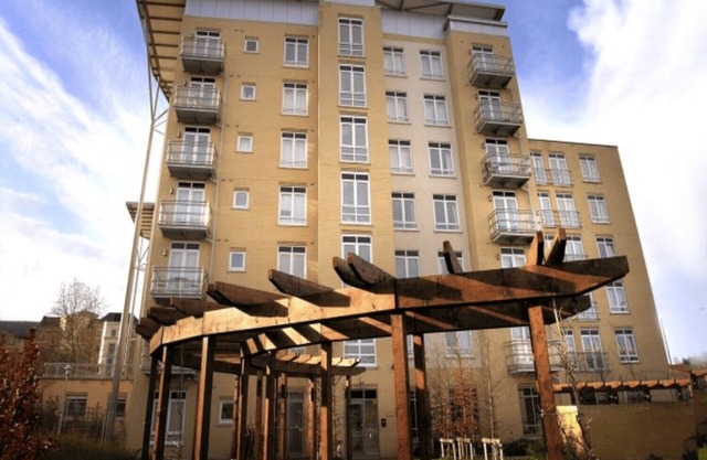 Reading Spacious Two Bedroom Apartment
