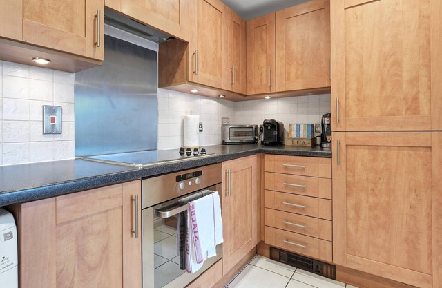 Reading Town Center River View Serviced Apartment avec 2 chambres, 2 salles de bains