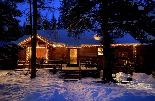 Real log cabin close to skiing in winter and outdoor activities in summer & fall