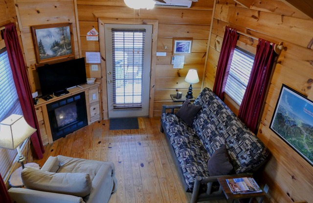 Cozy 1BR 'Real Log Cabin' avec bain à remous sur la rivière Linville (6 personnes)