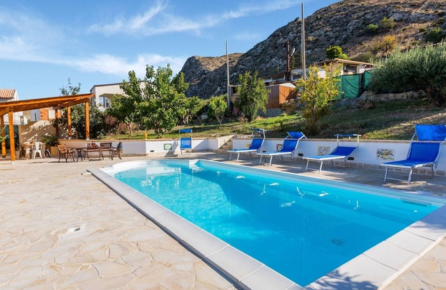 Bel appartement à Realmonte avec piscine partagée