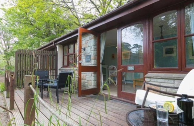 Rebels Retreat - 2-bed Chalet nr St Ives & Hayle