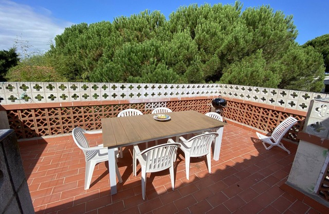 Rec Dalt - avec climatisation, terrasse et à 250 m de la plage
