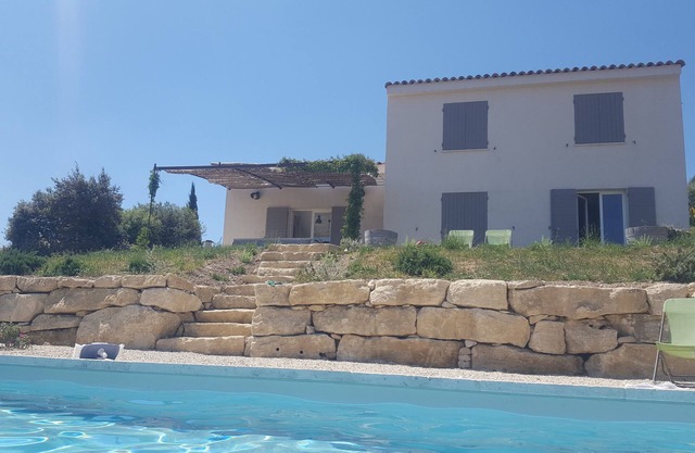 Villa avec jardin et piscine privés et belle vue sur le Mont Ventoux