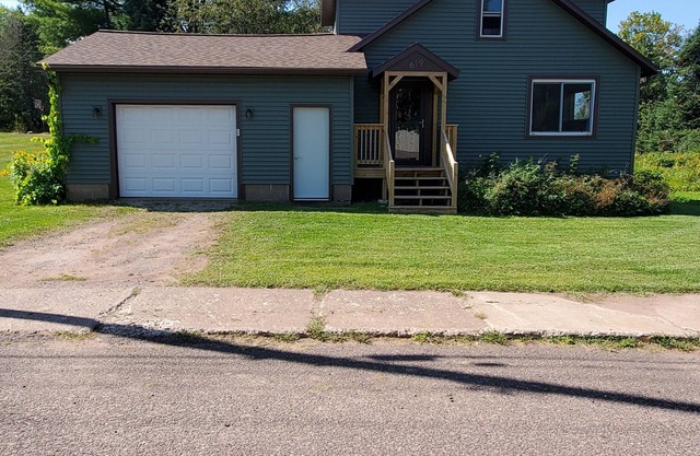 Newly remodeled home, across street from Michigan Snowmobile Trail #2!