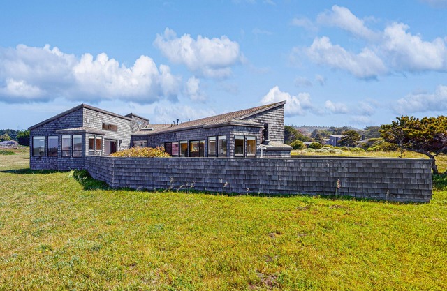 Récemment rénové la maison w / vue sur l'océan, bain à remous privé et piscine partagée!