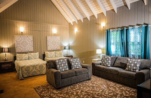 Pine Mountain Club Chalets - Chambre à quatre chambres avec piscine # 48 - Animaux acceptés