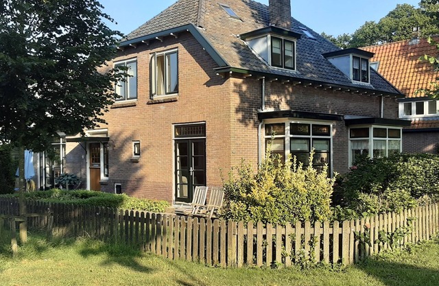 Récemment rénové et centenaire. Maison hollandaise typique