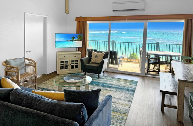 Recently Updated Beachfront Oceanfront Condo! Walk to Old Town Kapa'a