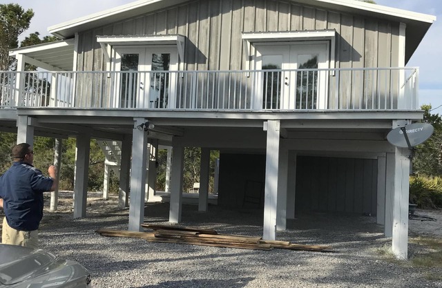 Palmetto Paradise *** Récemment rénové !!!! 2bd / 1. 5 salles de bain. 6 couchages.