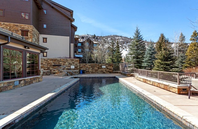 Ski In / Out, navette Village Connect, vues sur Beaver Creek Mtn, bain à remous toute l'année et piscine chauffée!