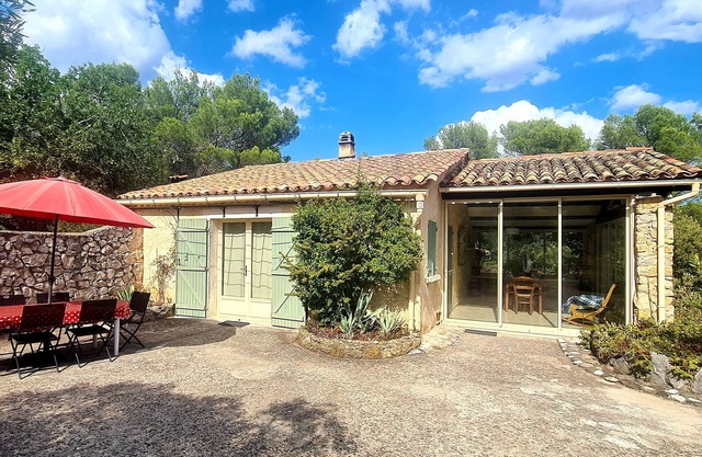 Se ressourcer au gite "Les Oliviers", classé 3*, climatisé avec piscine