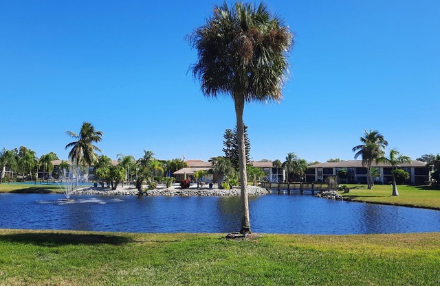 Juste rénové! Magnifique rez-de-chaussée 2 chambres, 2 salles de bains près de Sanibel!