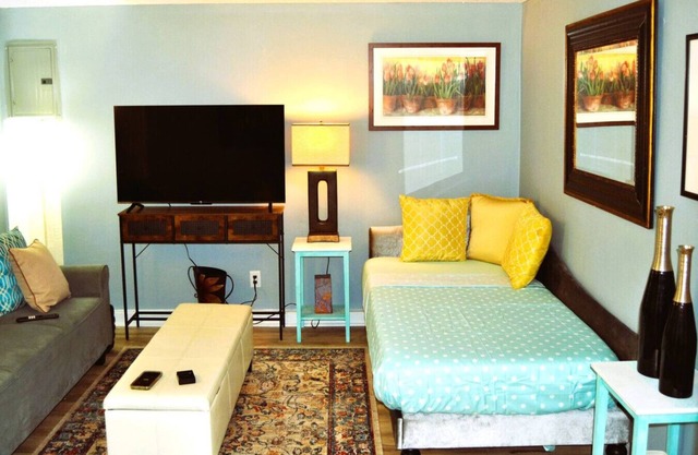 Red 3: A Cozy Two-bedroom Apartment