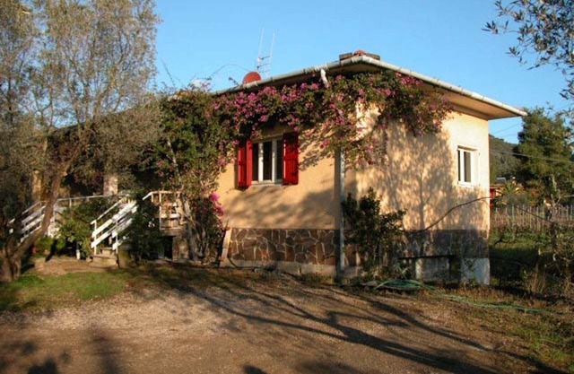 Appartement ROUGE entouré de verdure et de tranquillité de la campagne toscane