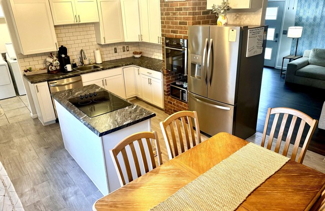 Red Barn Retreat: Relaxing 3BR w/ Game Room Near Miami U