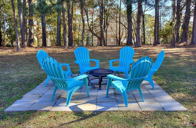 Red Door- Sleeps8- gameroom-firepit-serene backyard
